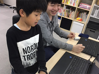 本格的なプログラミングを学習することができる